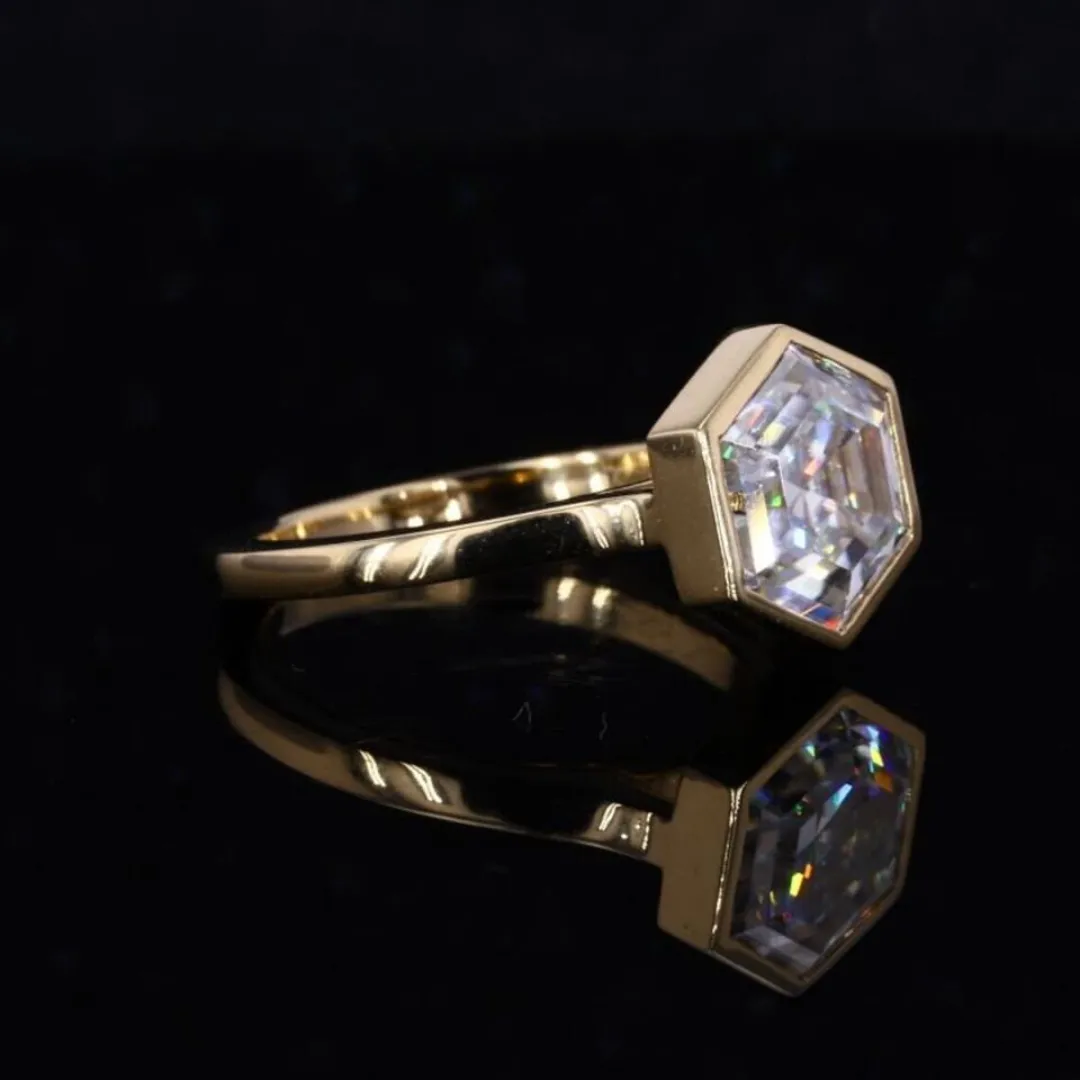 /public/photos/live/Hexagon Cut Bezel Set Solitaire Moissanite Wedding Ring 636 (3).webp